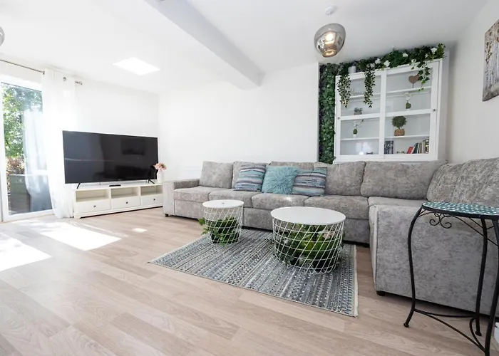 Guestready - A Haven By The River