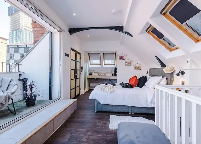 Incredible 3Bed Townhouse, Rooftop Patio, Sleeps 6