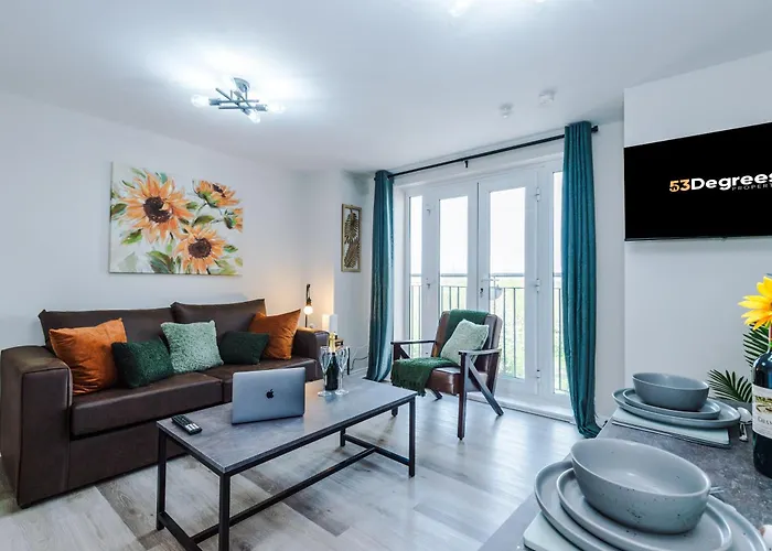 New! Stylish 2-Bed Apartment In Manchester By 53 Degrees Property, Great Location - Sleeps 6!