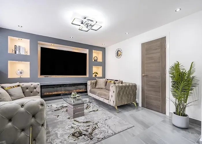 Stunning Home Excellent Location