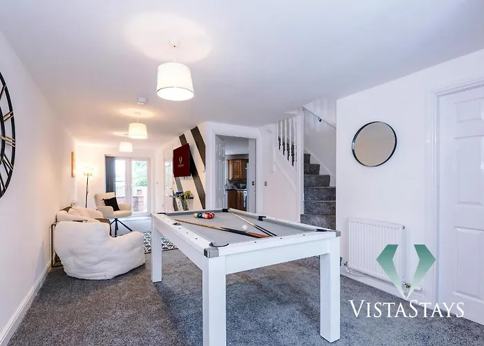 Large 5 Bedroom House With Pool Table & Parking By Vista Stays Short Lets Manchester