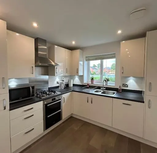 Nice House Close To The City Centre And Stadium