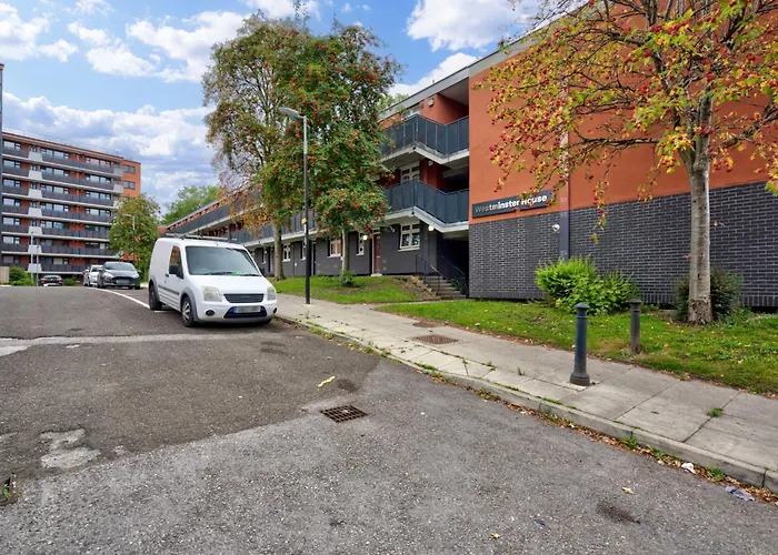 Stunning 1 Bed Apartment With Parking Pass The Keys