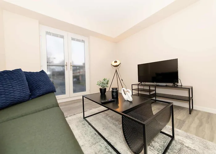 Spacious & Contemporary 2 Bed Manchester Apartment