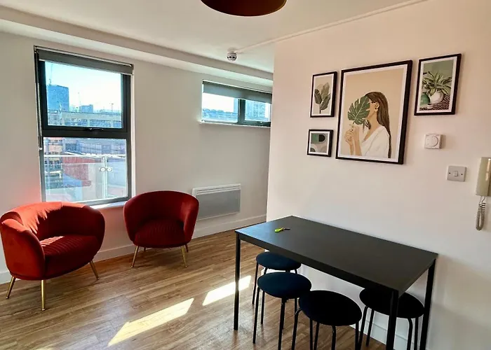 City Centre 2 Bed Apartment With A Balcony