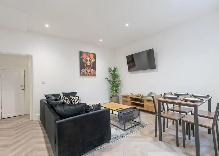 Luxury Stay By City Centre Etihad And Coop Live