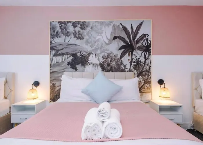 Budget Friendly Private Apartment - Free Parking