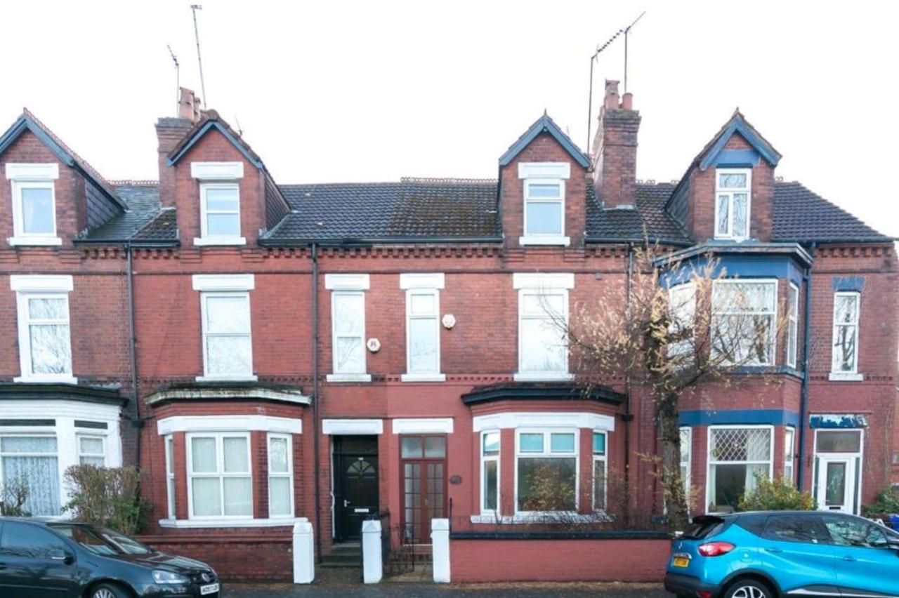 5 Bed House 15 Min From Manchester! With Free Parking! Holiday home Manchester