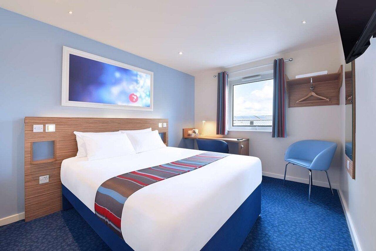 Travelodge Central 3*