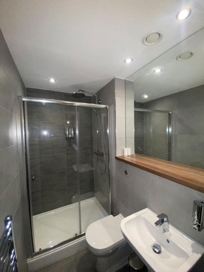 Superb Two Bedroom, Two Bathroom . Manchester