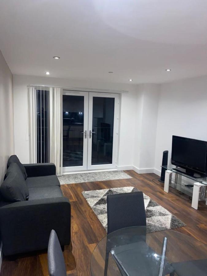 Superb Two Bedroom, Two Bathroom . Manchester