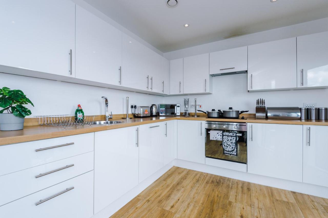 Stunning Scandi Centre Penthouse - Sleeps 10 - Parking *