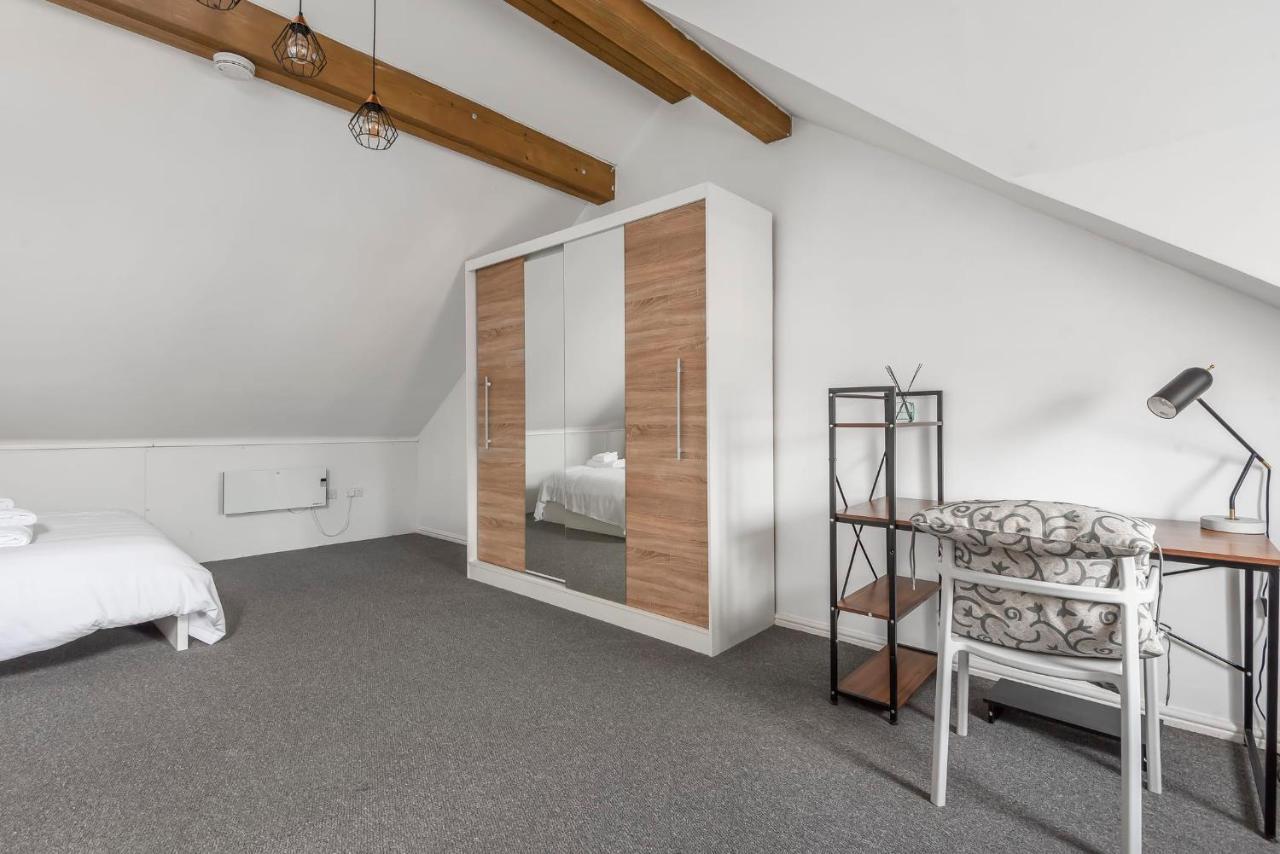 Apartment Entire - Cosy 3 Bedroom House, Close To Levenshulme Station, 13 Mins To Centre *