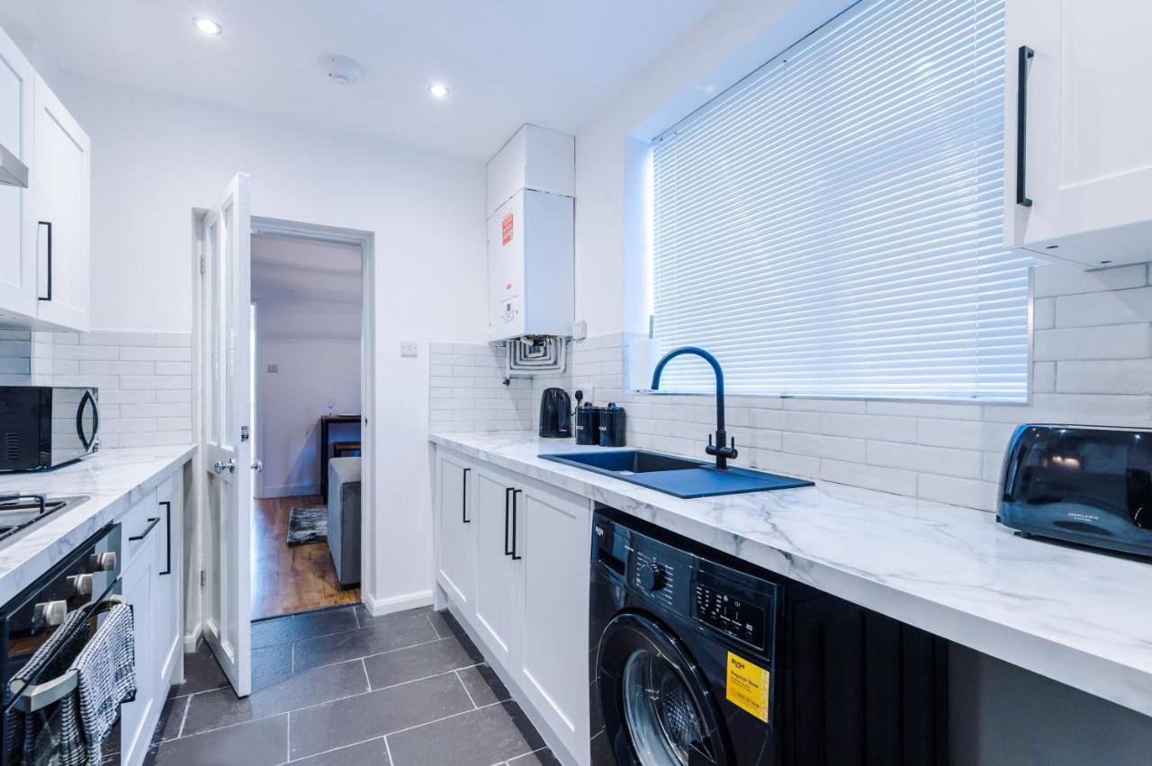 Holiday home 3 Bedroom House Hosted By Mcr Dens