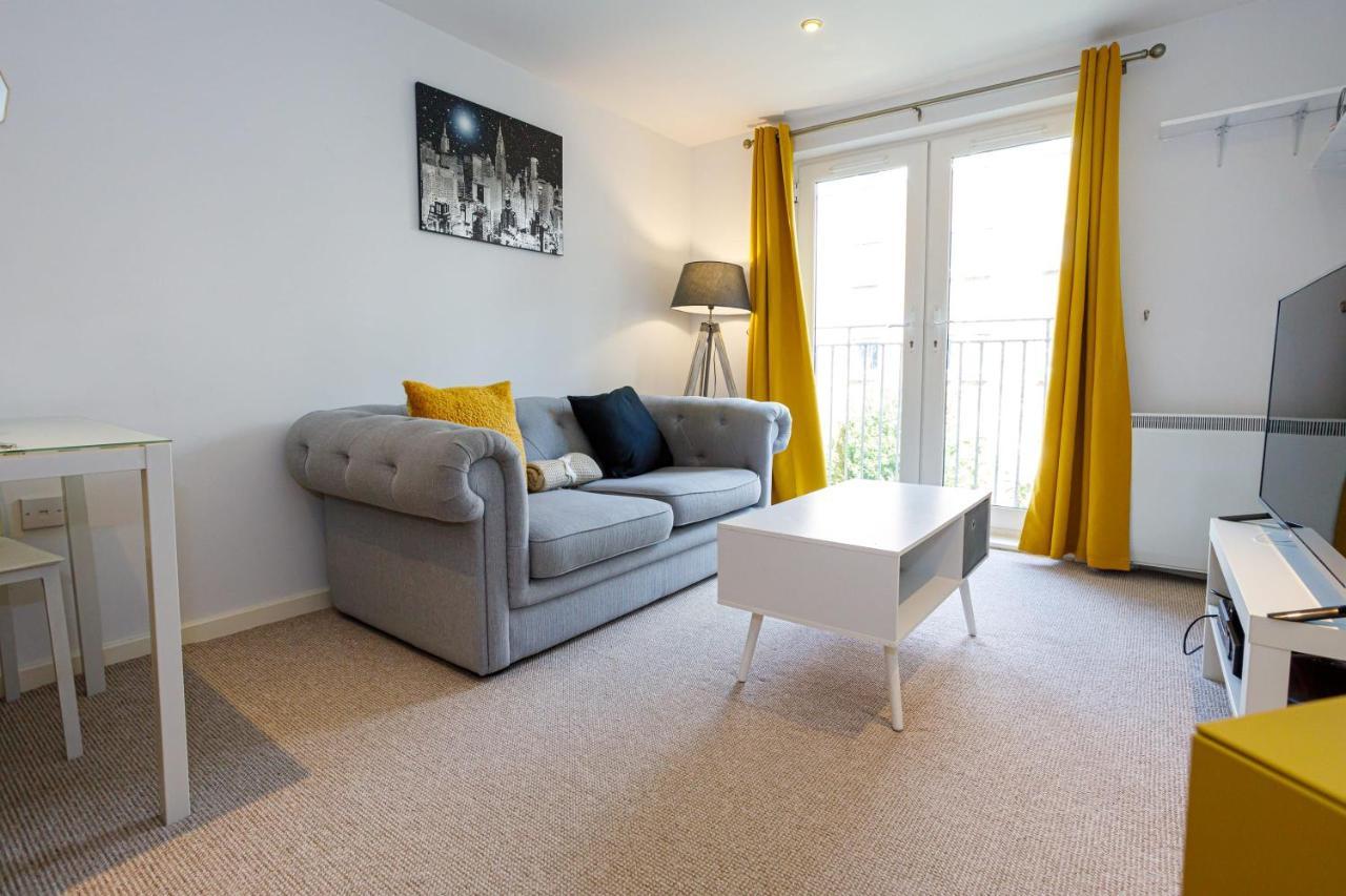 Lovely 2 Bed 2 Bathroom *