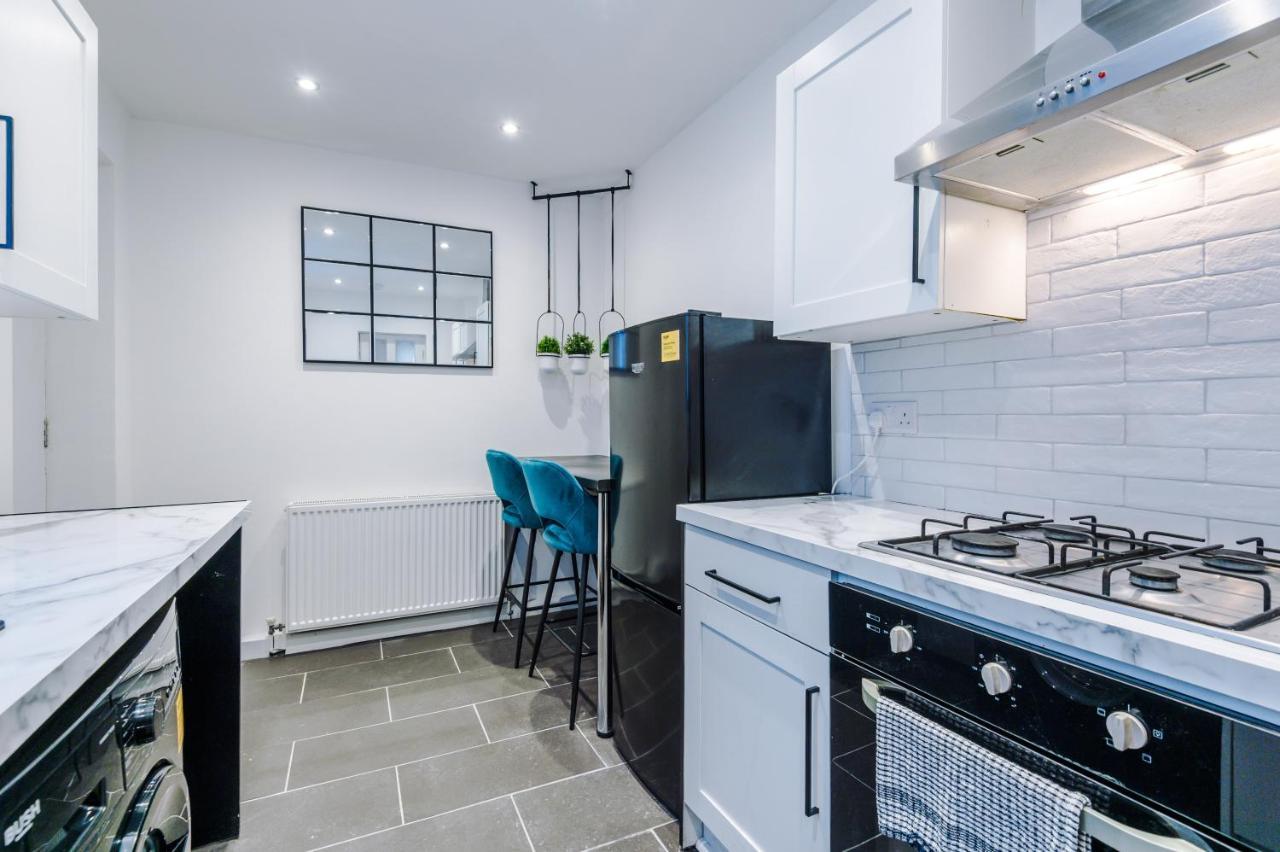 Holiday home 3 Bedroom House Hosted By Mcr Dens