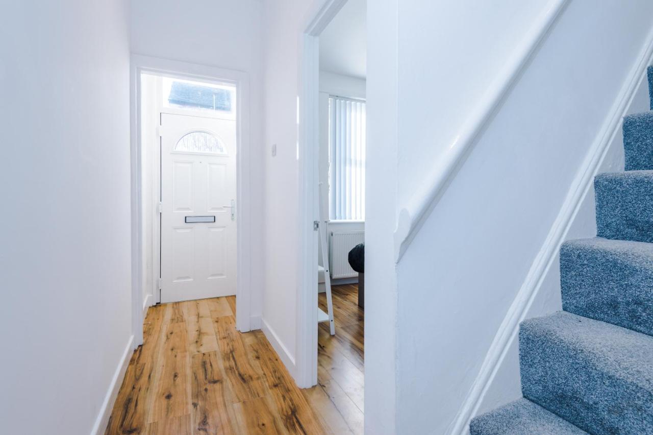 3 Bedroom House Hosted By Mcr Dens * Manchester
