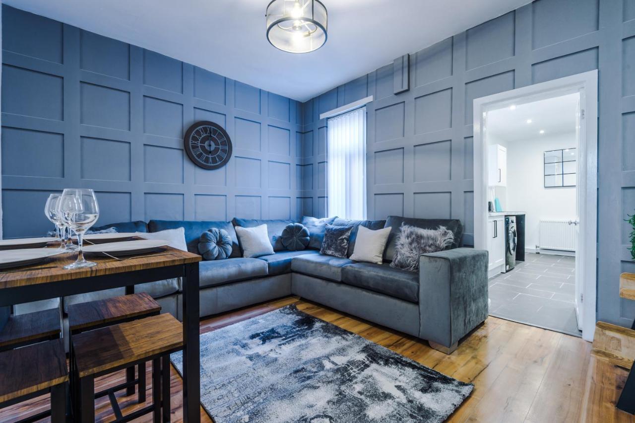 3 Bedroom House Hosted By Mcr Dens * Manchester