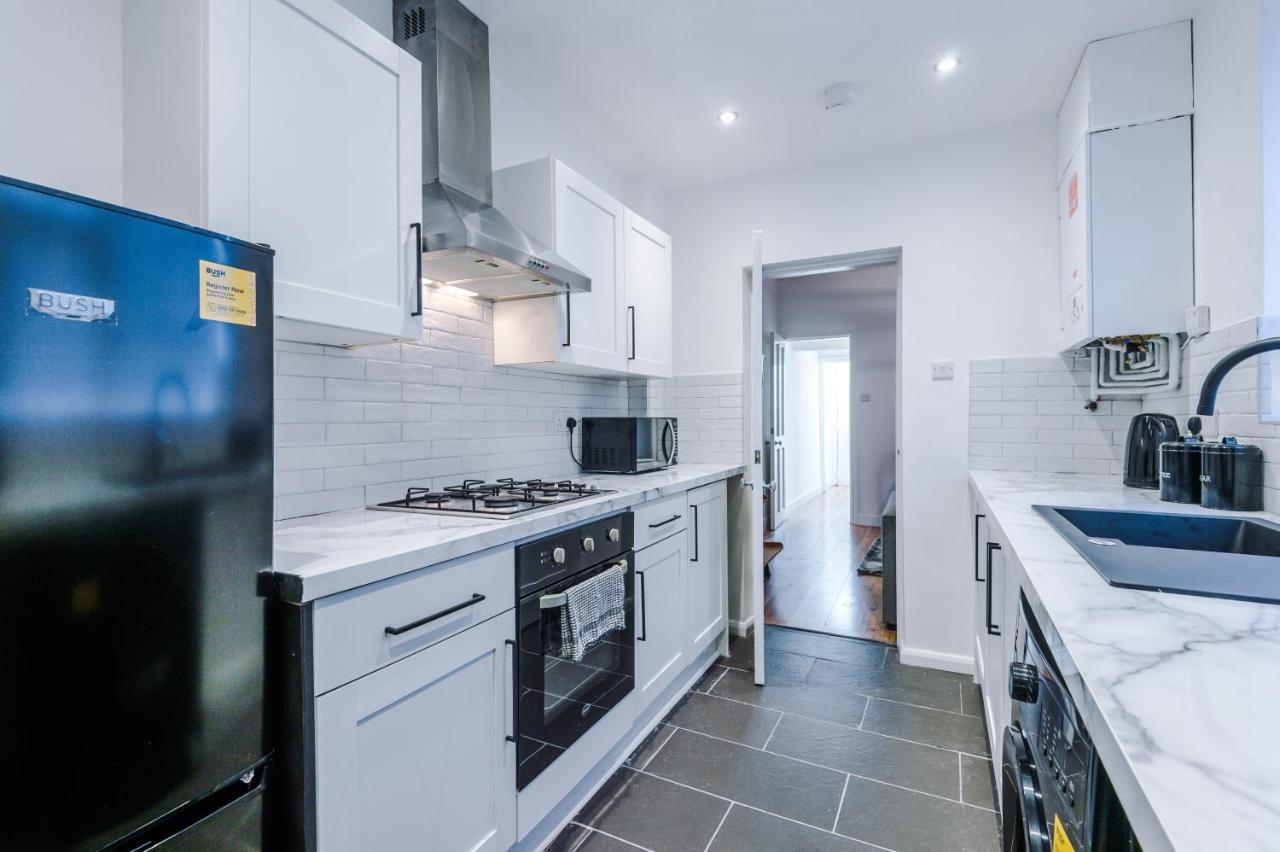 3 Bedroom House Hosted By Mcr Dens * Manchester