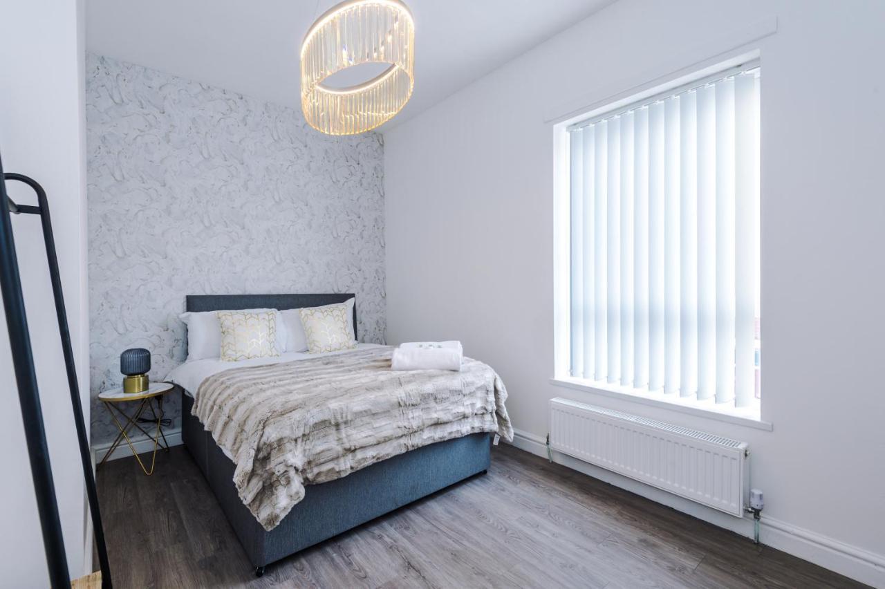 3 Bedroom House Hosted By Mcr Dens Holiday home Manchester