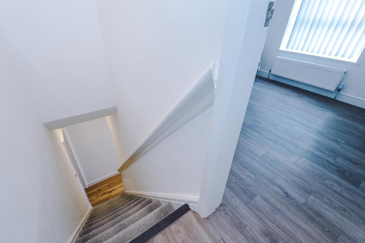 3 Bedroom House Hosted By Mcr Dens