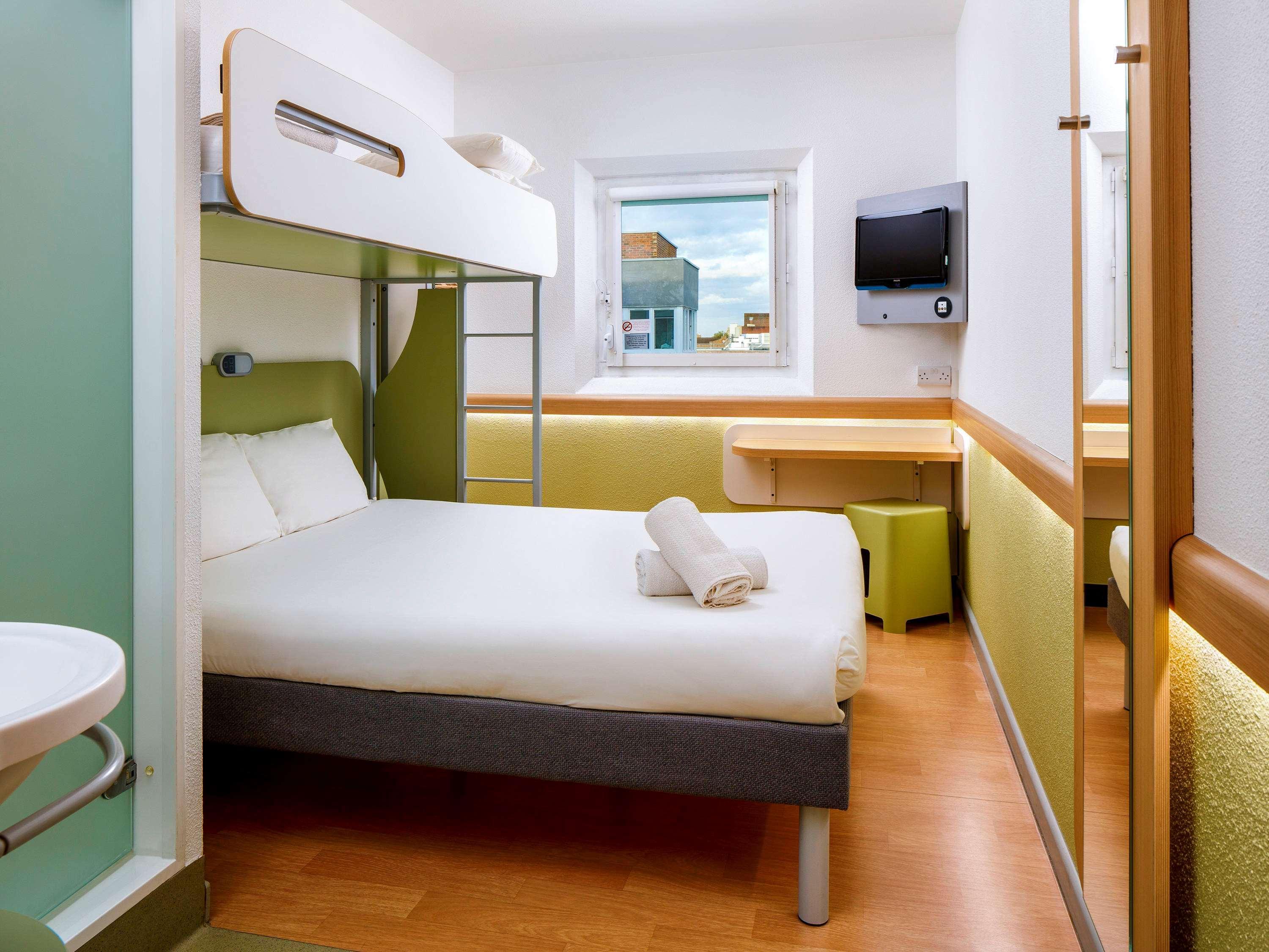 Ibis Budget Salford Quays Hotel 2*