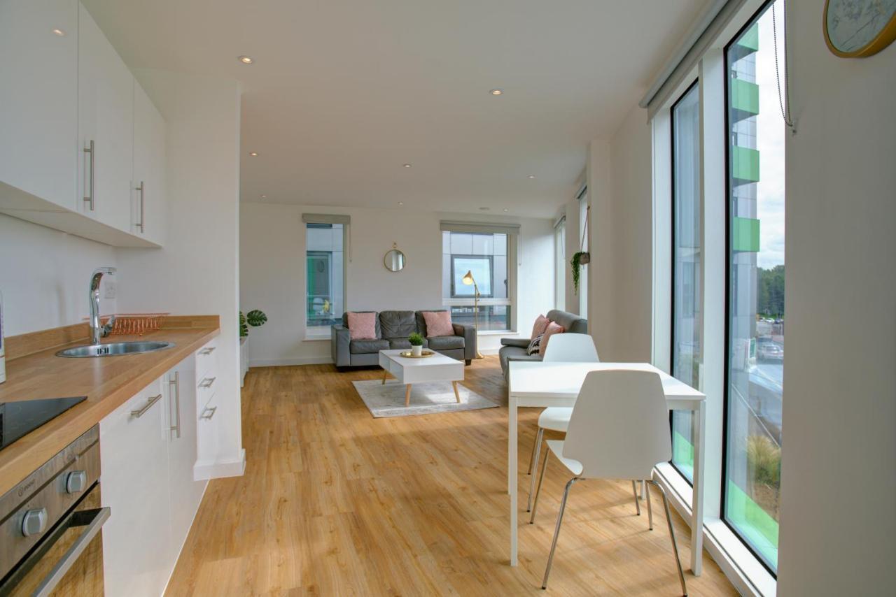 Lovely 2-bed In With Parking Apartment