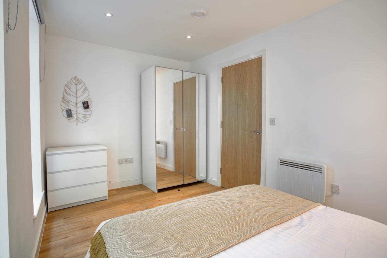 Apartment Lovely 2-bed In With Parking Manchester
