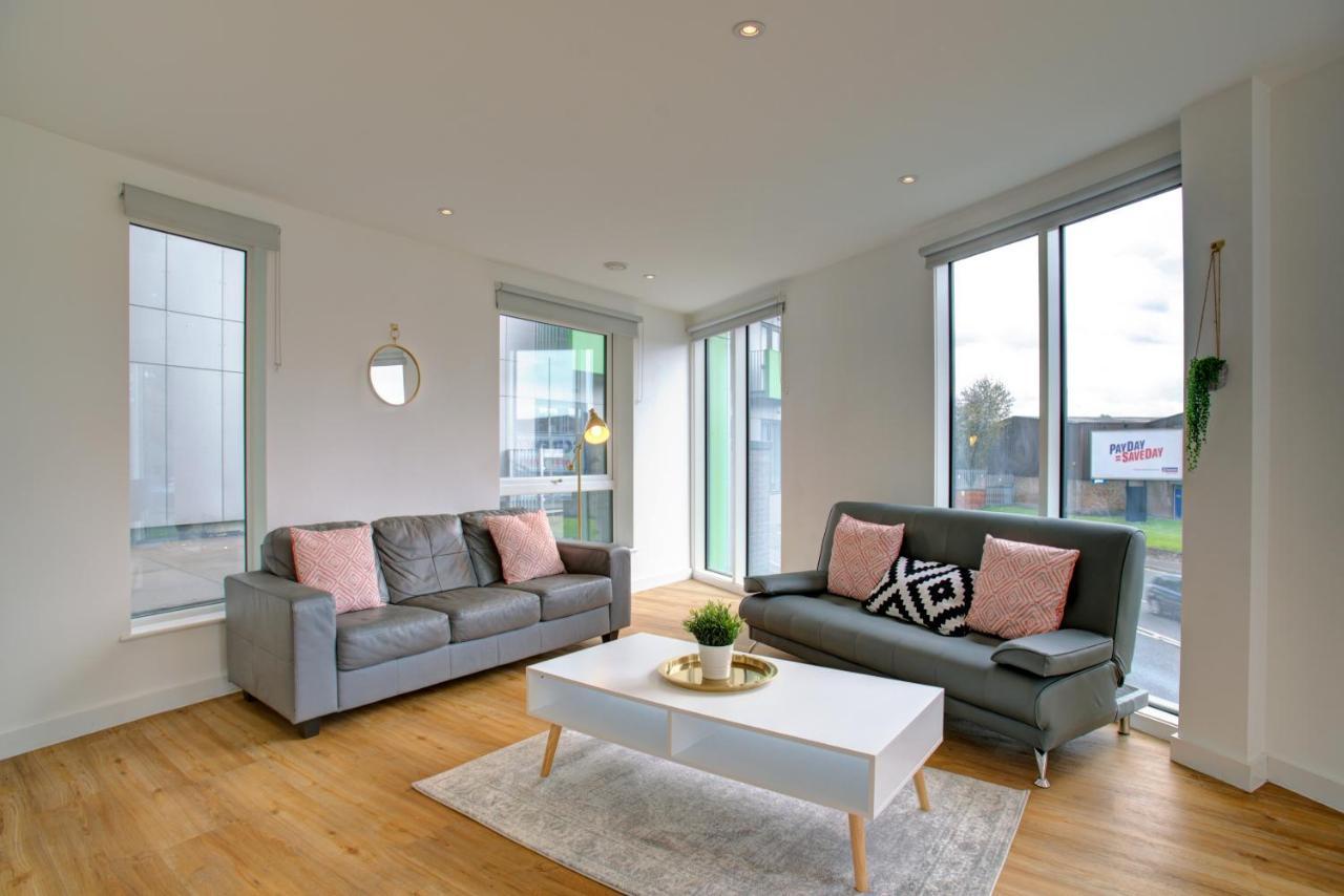 Lovely 2-bed In With Parking Apartment