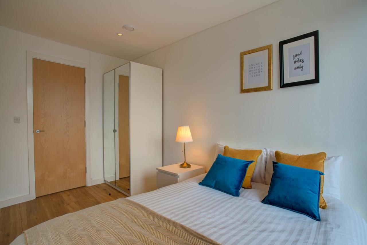 Lovely 2-bed In With Parking Manchester