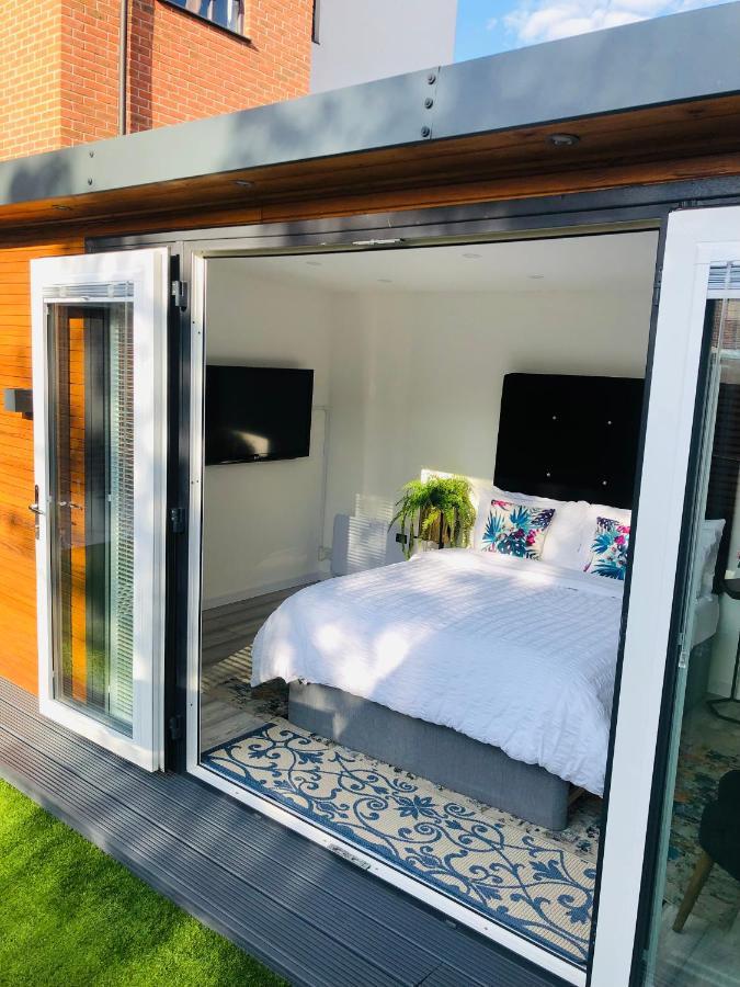 Guest house Meezee Pearl Double Bed With Free Parking *