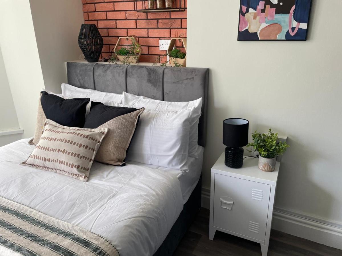 Deluxe Centrally Located In * Manchester
