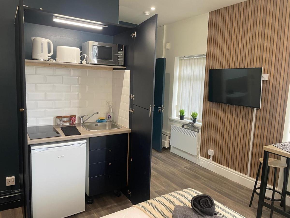 Deluxe Centrally Located In Apartment