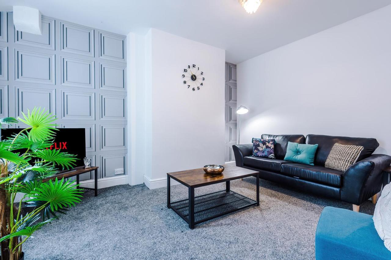 Three Bedroom With Free Parking Holiday home *