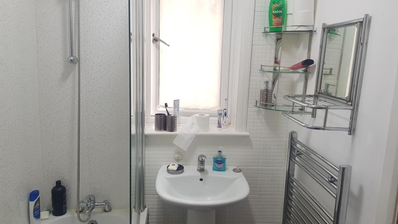 Double Bedroom In Withington, M20. 1 Db Bed, Rm 1 Manchester