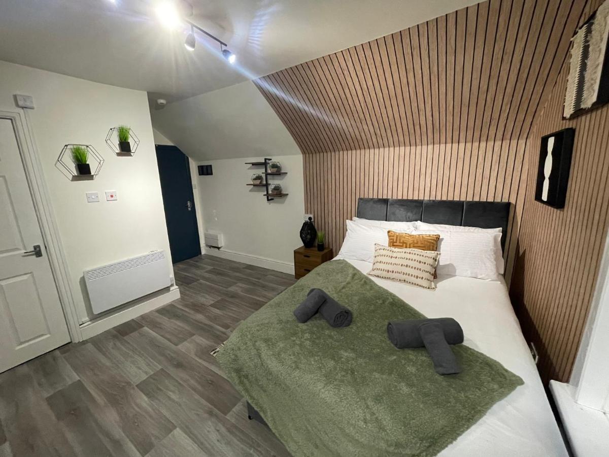 Deluxe Centrally Located In *