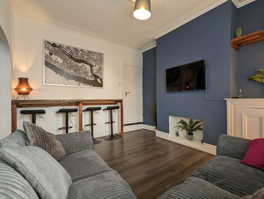 Gloucester Pl - Affordable 3 Bed House *