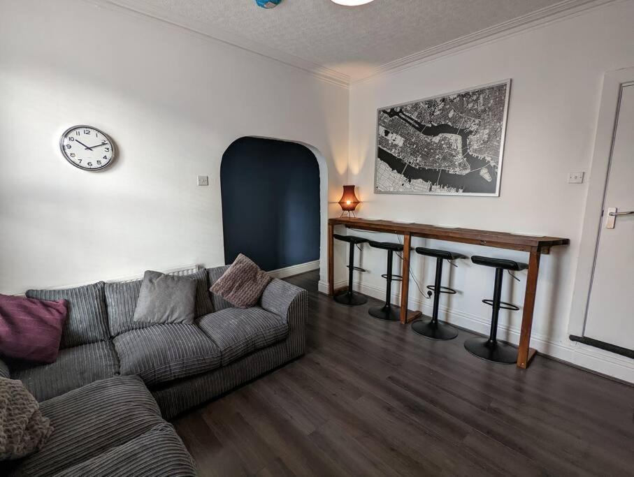 Gloucester Pl - Affordable 3 Bed House * Manchester