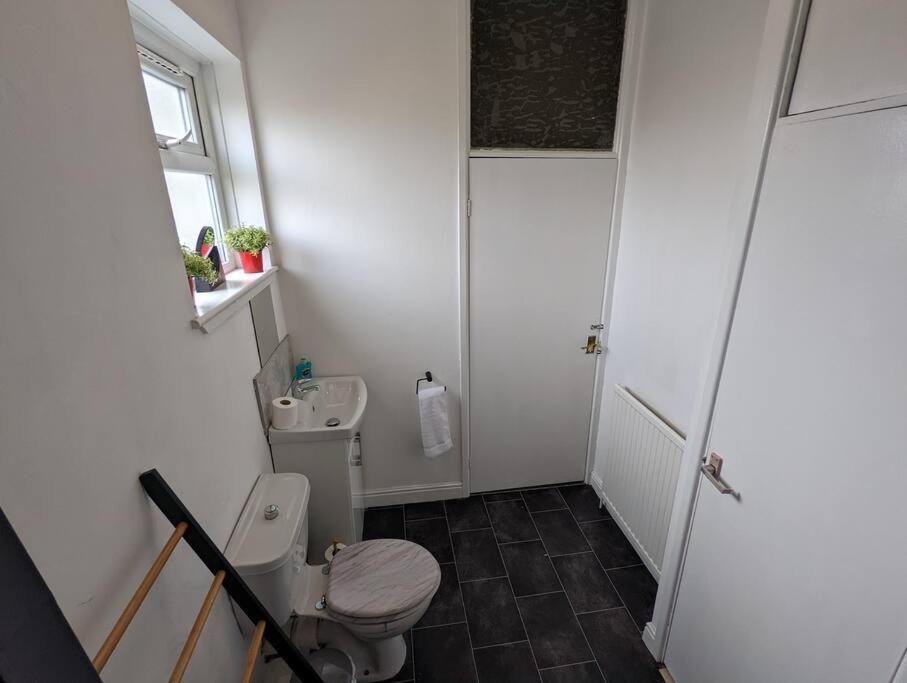 Gloucester Pl - Affordable 3 Bed House Manchester