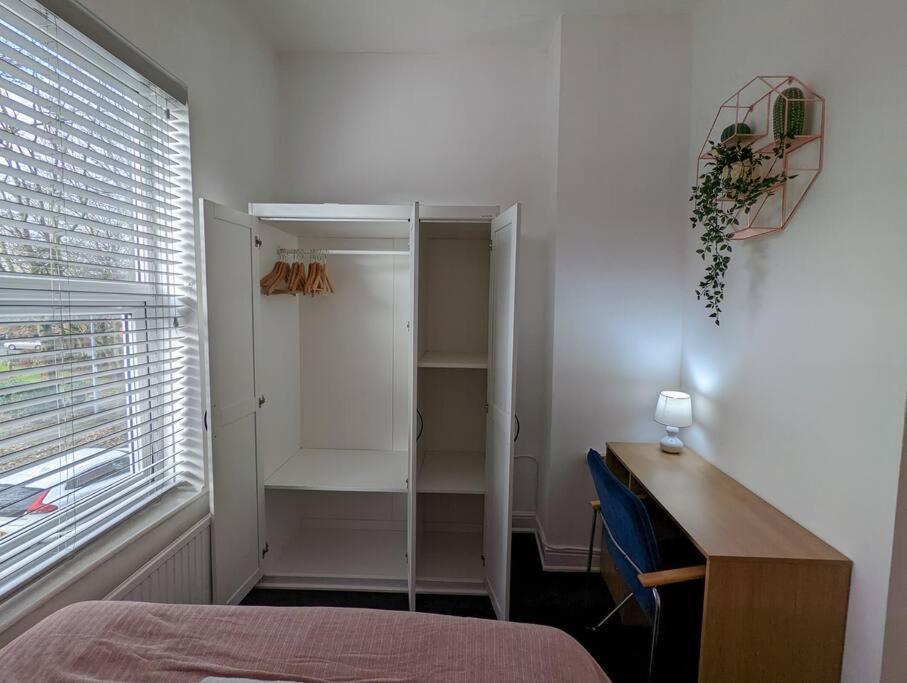 Gloucester Pl - Affordable 3 Bed House * Manchester