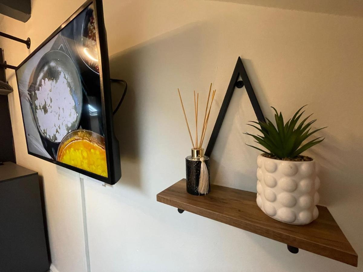Deluxe Centrally Located In Apartment Manchester
