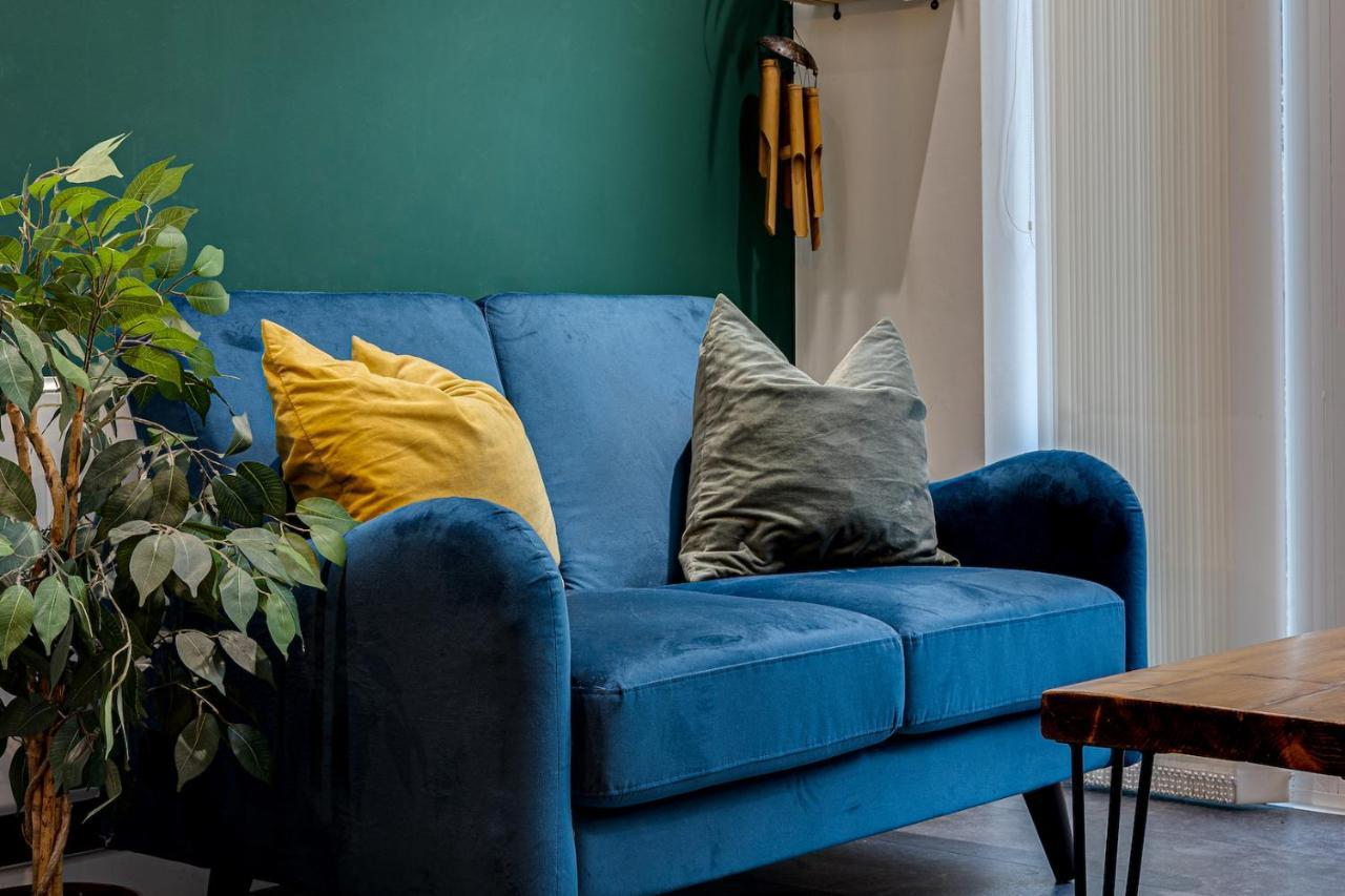 Centrally Located Elegant 2 Bed House In Chorlton *