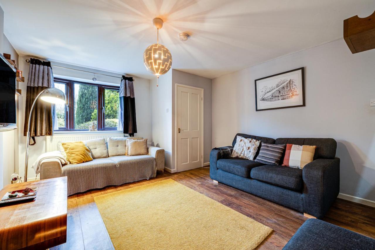 Centrally Located Elegant 2 Bed House In Chorlton
