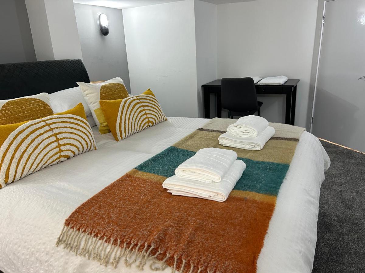 Airport Hideaway Apartment