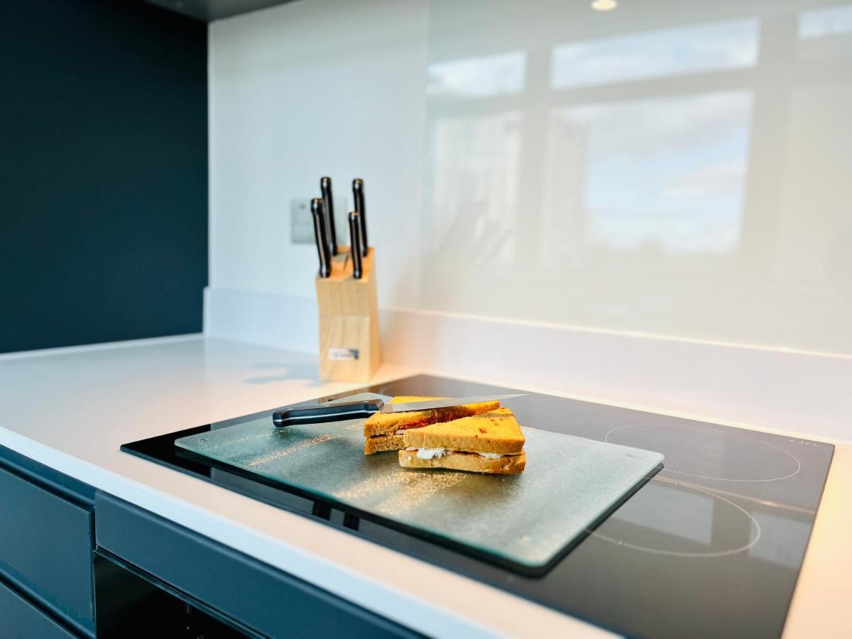 Spectacular Near To Old Trafford Stadium Apartment *