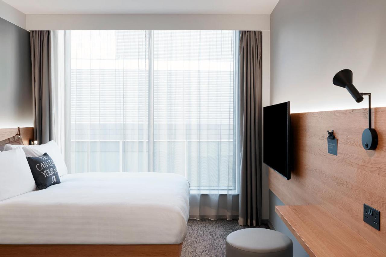 Moxy 4*