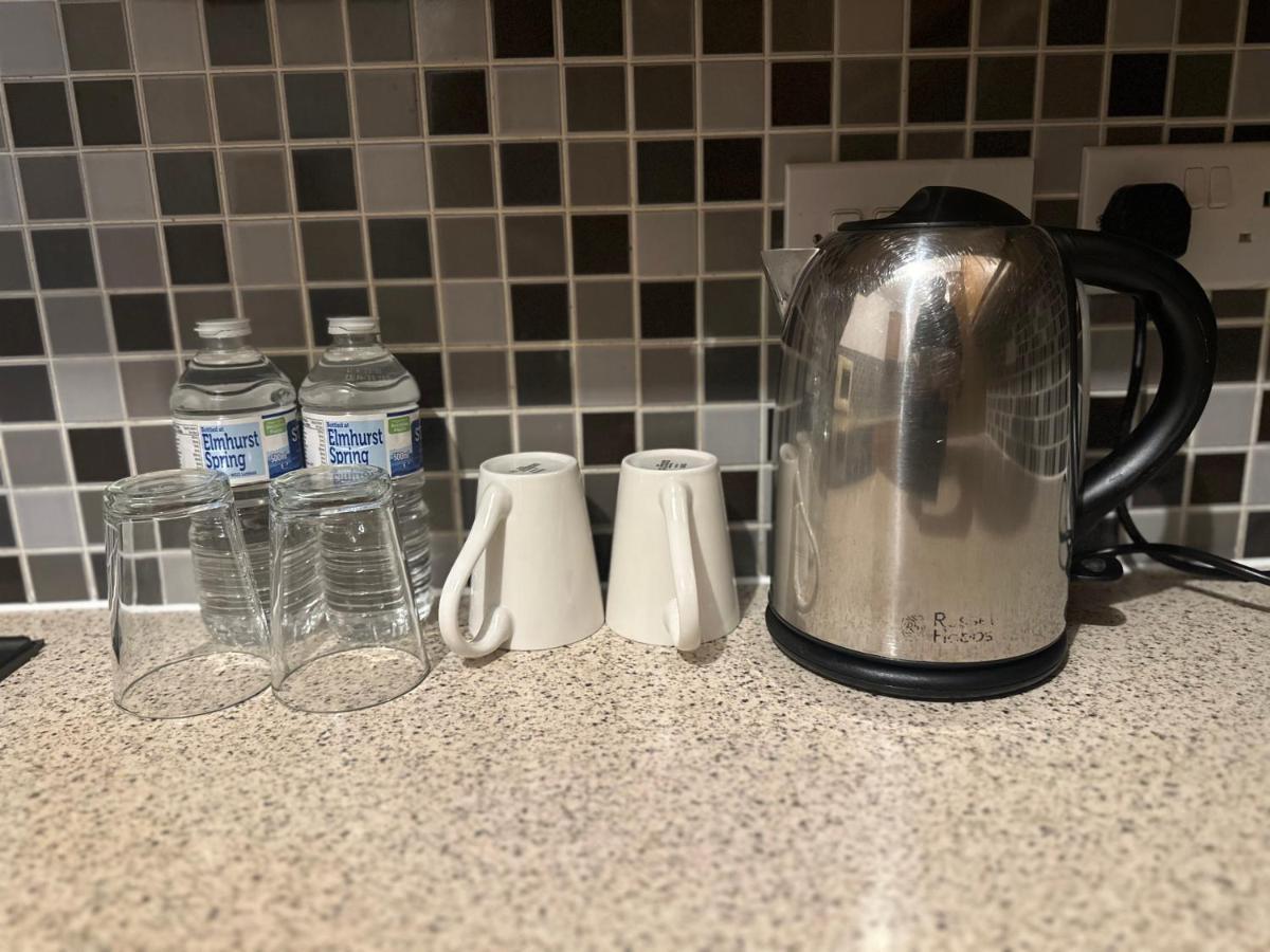 Apartment 2 Bedroom With Free Parking Wi-fi, Very Close To Ao Arena & City Centre