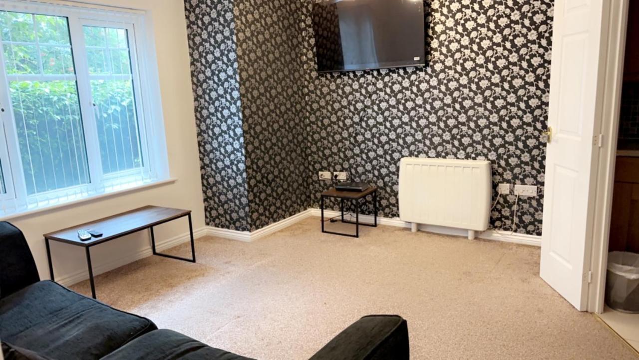 2 Bedroom With Free Parking Wi-fi, Very Close To Ao Arena & City Centre *