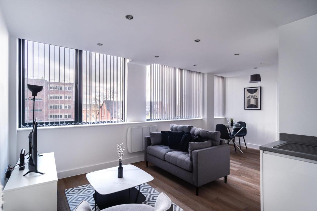 Zeni, Alexandra Rise Bright 1 Bed * Manchester