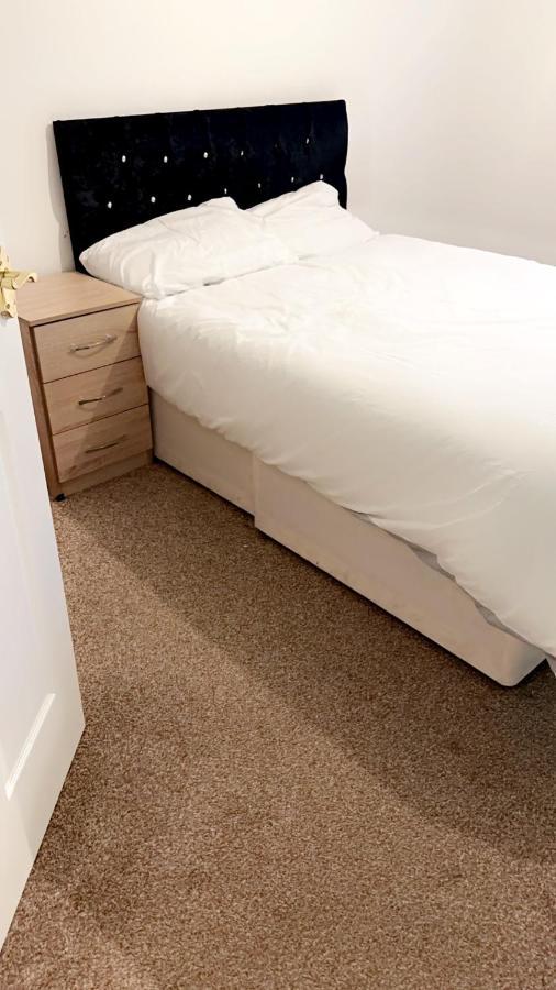 Apartment 2 Bedroom With Free Parking Wi-fi, Very Close To Ao Arena & City Centre *